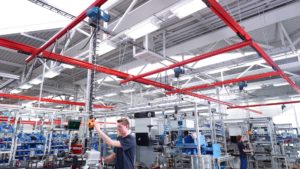 Using a chain hoist to lift components