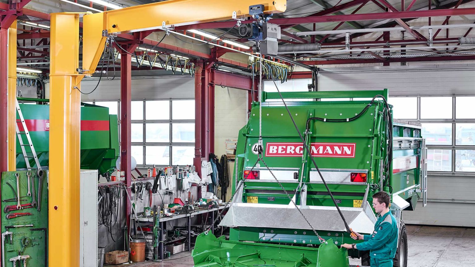 Chain Hoist vs Wire Rope Hoist Choosing the Right Lifting Equipment